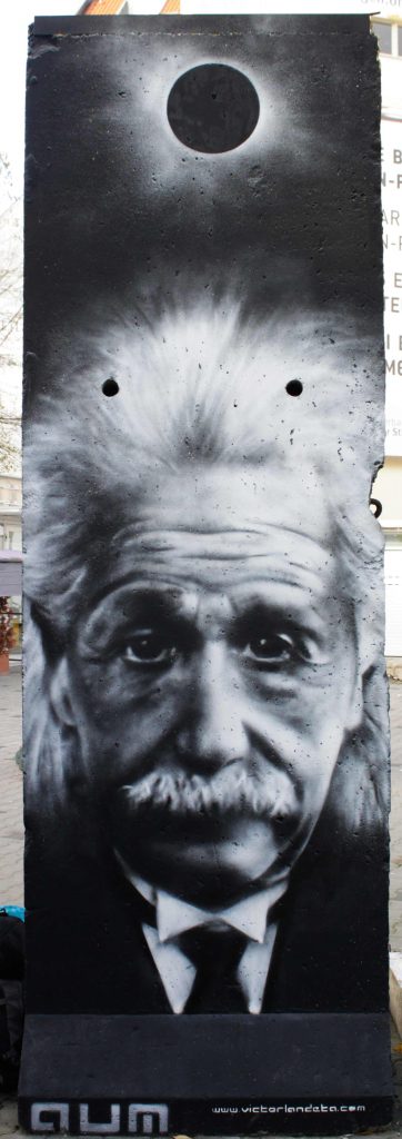 Albert Einstein en el muro de Berlín